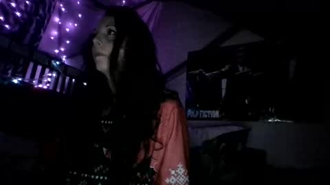 Holly love online show from November 18, 5:23 am