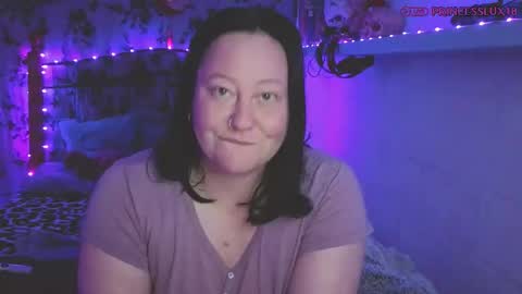 Lux Alot Luxi online show from September 22, 7:27 pm