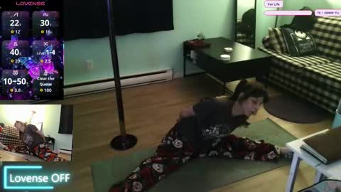 Snapshot of princesstyff chatting on November 26, 2:18 pm Tyff et Blast online show from November 26, 2:18 pm