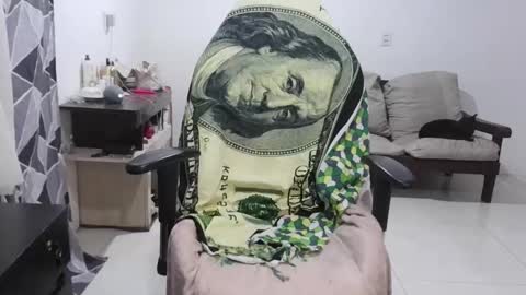 Snapshot of princessyummy chatting on February 19, 10:17 pm Princess online show from February 19, 10:17 pm