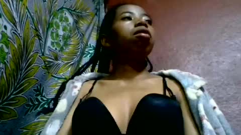 prisca880319 online show from July 2, 3:34 am