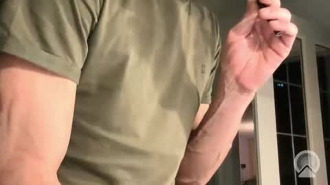 Snapshot of profit8000 chatting on April 4, 7:22 pm Dutchieeeee8 online show from April 4, 7:22 pm