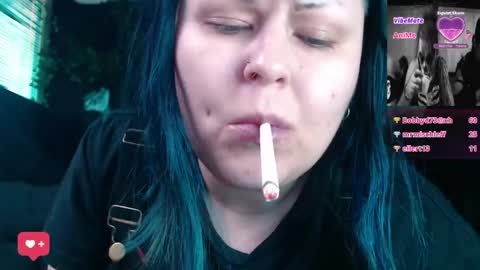Snapshot of psychobitch69 chatting on May 22, 9:37 am OlivePsy online show from May 22, 9:37 am
