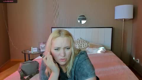 puffybun online show from February 14, 7:49 am