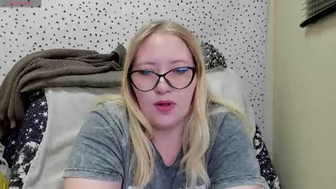 puffybun online show from March 1, 8:55 pm