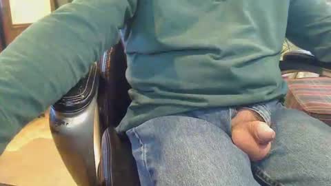 pulltoy1 online show from January 6, 9:00 pm