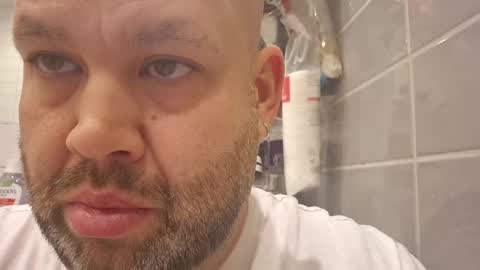 Snapshot of pulpdiction2 chatting on January 6, 4:47 am Pulp online show from January 6, 4:47 am