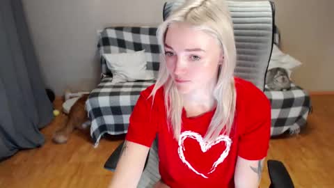 Snapshot of puma_ma chatting on February 12, 3:23 am Polly online show from February 12, 3:23 am