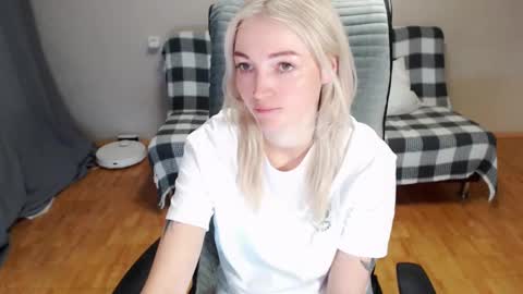 Snapshot of puma_ma chatting on February 16, 3:13 am Polly online show from February 16, 3:13 am