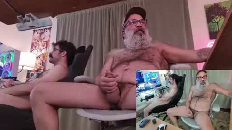 Pup And Papa bear online show from July 8, 2:05 am