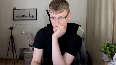 Snapshot of pure_ilya chatting on March 1, 10:34 pm Ilya online show from March 1, 10:34 pm