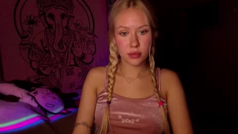 Snapshot of pureeangel chatting on February 18, 6:48 pm Megan online show from February 18, 6:48 pm