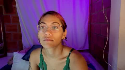 Snapshot of purepleasure25 chatting on December 17, 7:36 am purepleasure25 online show from December 17, 7:36 am