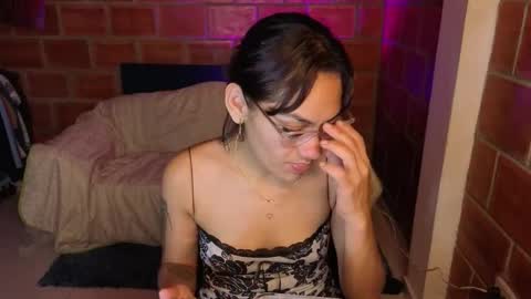 Snapshot of purepleasure25 chatting on January 8, 5:43 am purepleasure25 online show from January 8, 5:43 am