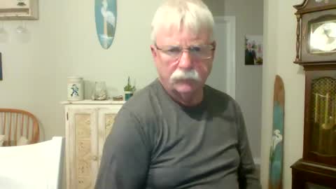 Snapshot of purpleshroom chatting on February 21, 4:18 am purpleshroom online show from February 21, 4:18 am