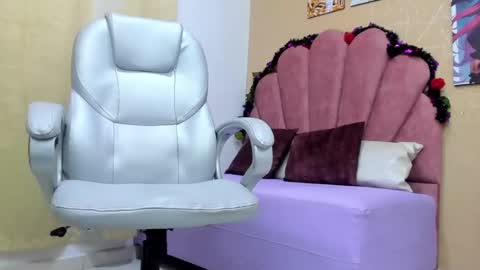 Sara online show from December 6, 7:54 am