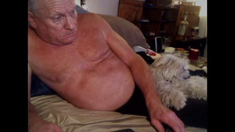 Snapshot of pussyeat2please chatting on December 31, 8:23 pm Rick online show from December 31, 8:23 pm