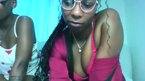 Snapshot of pussylash chatting on December 15, 12:09 pm kate and noels online show from December 15, 12:09 pm