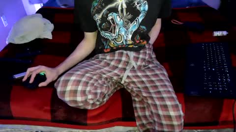 Snapshot of pussylover2182 chatting on December 6, 8:26 am pussylover2182 online show from December 6, 8:26 am