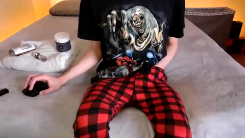 Snapshot of pussylover2182 chatting on December 27, 7:51 am pussylover2182 online show from December 27, 7:51 am