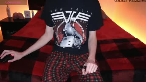 Snapshot of pussylover2182 chatting on September 20, 3:07 am pussylover2182 online show from September 20, 3:07 am