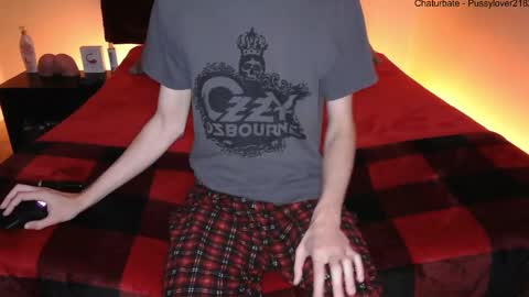 Snapshot of pussylover2182 chatting on September 22, 4:03 am pussylover2182 online show from September 22, 4:03 am