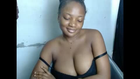 Snapshot of pussyxwetx chatting on June 25, 11:31 pm pussyxwetx online show from June 25, 11:31 pm
