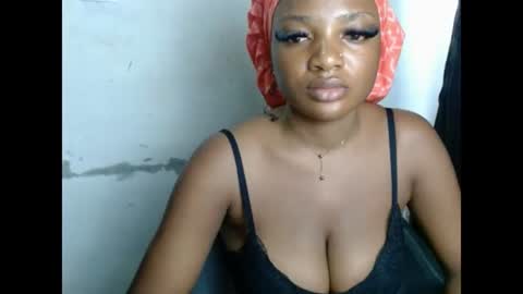 Snapshot of pussyxwetx chatting on July 2, 9:43 pm pussyxwetx online show from July 2, 9:43 pm