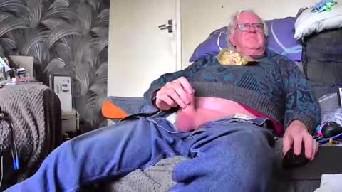 Snapshot of pusyrubber chatting on October 11, 12:36 pm Genital sucker online show from October 11, 12:36 pm