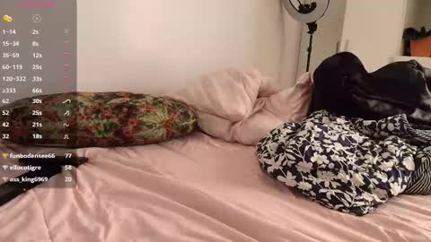 Snapshot of pvssi_ chatting on October 11, 7:12 pm Sophy online show from October 11, 7:12 pm