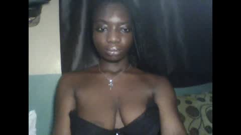 Snapshot of pweedy_ora chatting on June 29, 10:15 am ora online show from June 29, 10:15 am