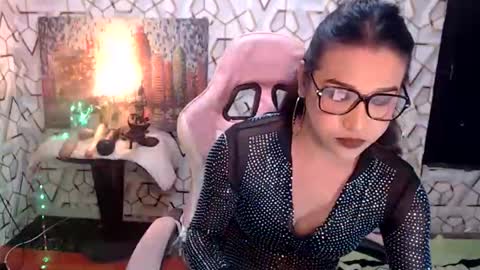 Queen Agatha online show from February 2, 3:11 pm