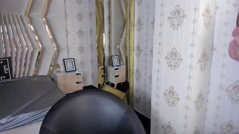 Snapshot of qeen_black2 chatting on December 1, 9:20 pm Keyla Queen Black online show from December 1, 9:20 pm