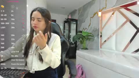 Qetsyah online show from April 15, 1:40 pm