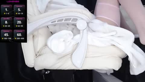 qianqian_ online show from October 30, 9:44 am