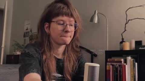 Snapshot of quack__quack chatting on February 16, 8:54 am online show from February 16, 8:54 am