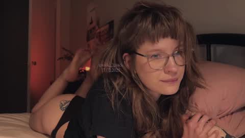 Snapshot of quack__quack chatting on February 17, 6:37 pm online show from February 17, 6:37 pm