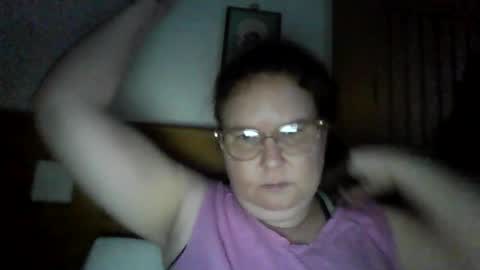 Snapshot of queen211869 chatting on December 14, 12:43 pm Queenjenny online show from December 14, 12:43 pm