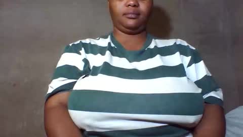 queen2302 online show from April 12, 8:03 pm