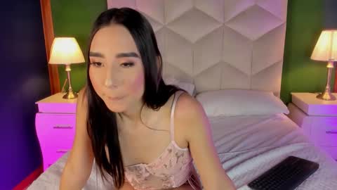 Queen Violet online show from February 18, 1:10 am