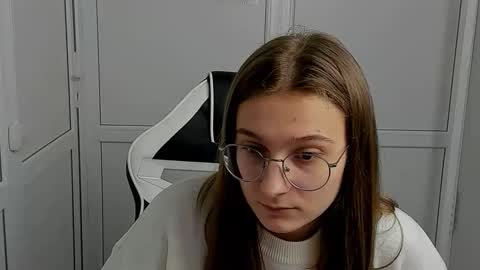 Amelie online show from April 17, 12:52 pm