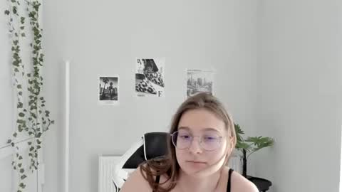 Snapshot of queen_amelie chatting on June 21, 8:06 am Amelie online show from June 21, 8:06 am