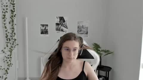 Snapshot of queen_amelie chatting on June 23, 9:07 am Amelie online show from June 23, 9:07 am
