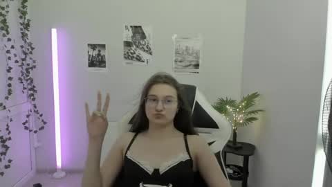 Snapshot of queen_amelie chatting on June 30, 9:21 am Amelie online show from June 30, 9:21 am