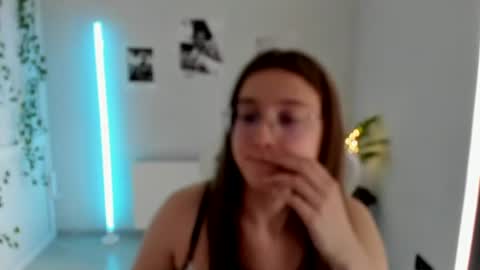 Snapshot of queen_amelie chatting on July 12, 7:43 am Amelie online show from July 12, 7:43 am