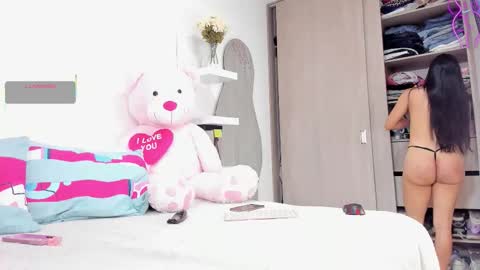 Snapshot of queen_antonella_oficial chatting on January 10, 6:09 pm QUEEN ANTONELLA online show from January 10, 6:09 pm