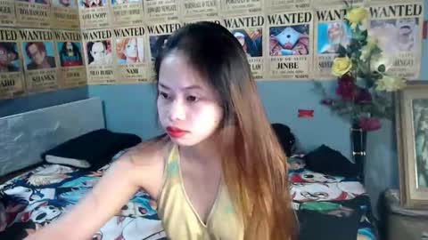 Snapshot of queen_ara21 chatting on February 16, 6:48 pm queen_ara21 online show from February 16, 6:48 pm