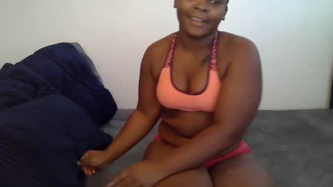 Snapshot of queen_arriana chatting on May 16, 6:21 am queen_arriana online show from May 16, 6:21 am