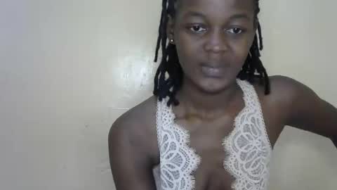 Snapshot of queen_banice chatting on November 21, 12:32 am queen_banice online show from November 21, 12:32 am