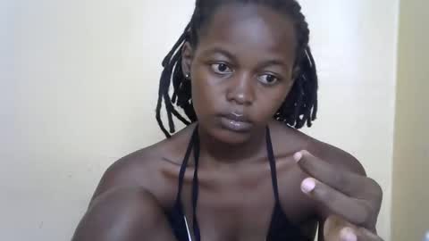 Snapshot of queen_banice chatting on December 16, 7:24 am queen_banice online show from December 16, 7:24 am